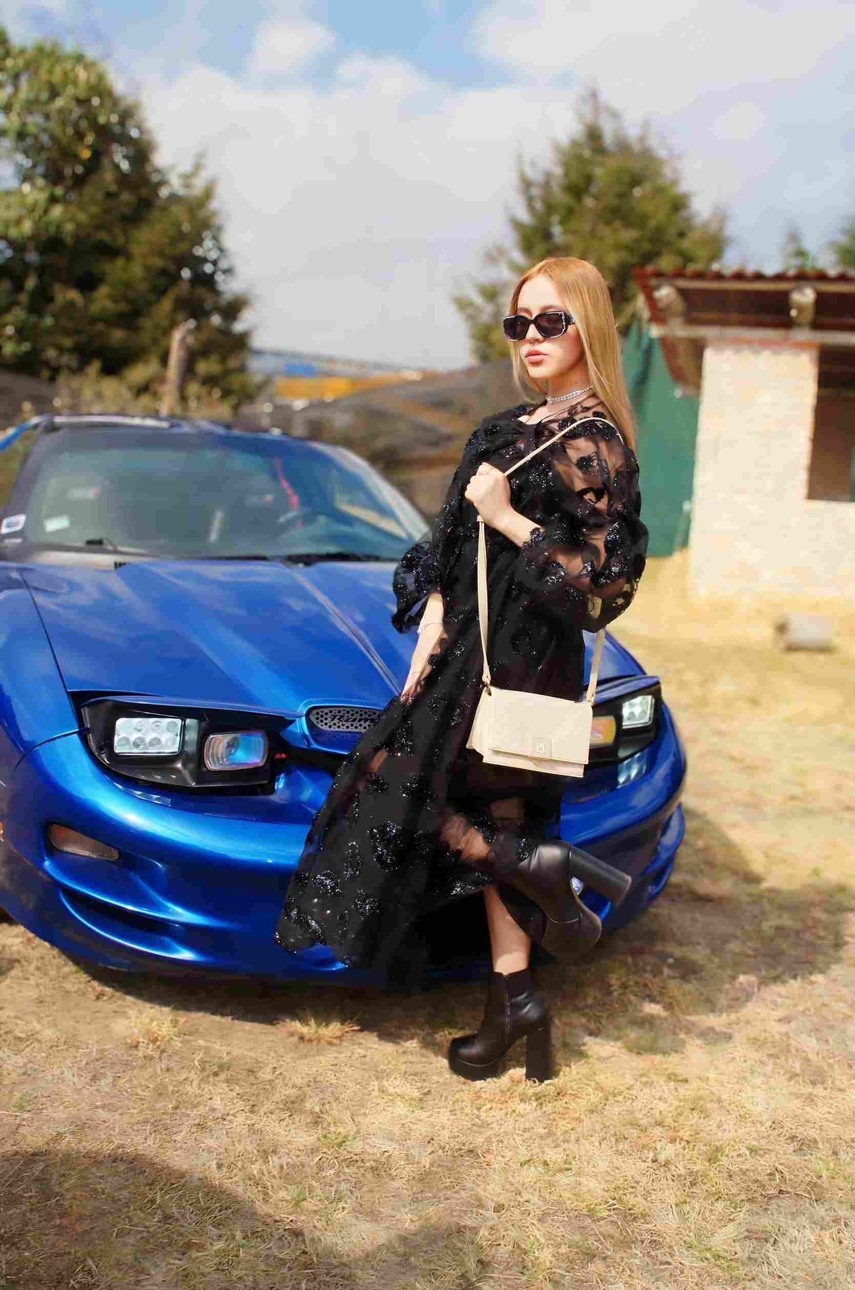 Publicación de Luna Rivas en HolliModels