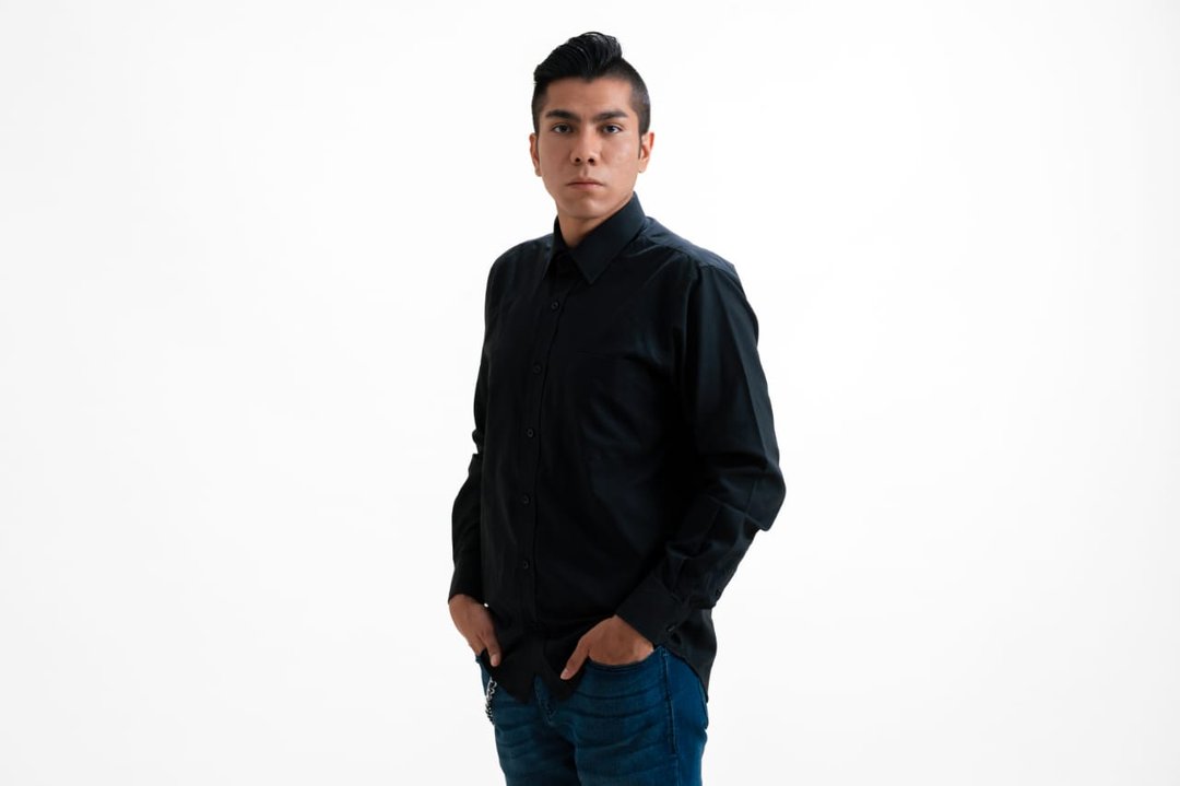 Publicación de Tristán Guzmán Lora en HolliModels