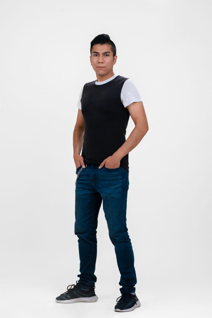 Publicación de Tristán Guzmán Lora en HolliModels