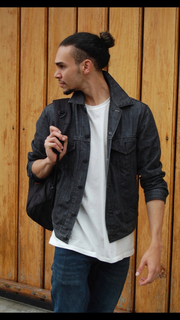 Publicación de Esteban David Mosquera Arenas en HolliModels