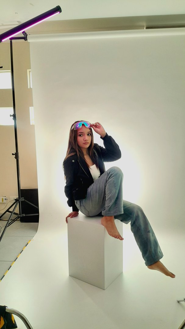 Publicación de Sienna Guerrero en HolliModels