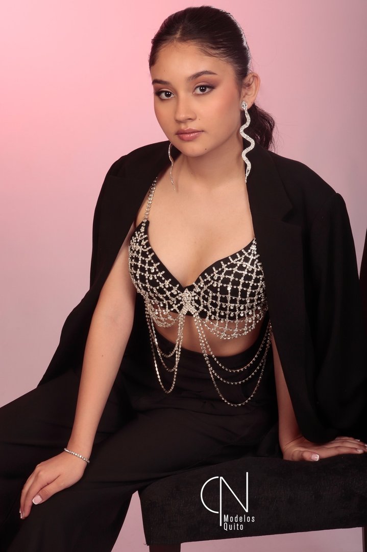 Publicación de Arelys Noroña en HolliModels