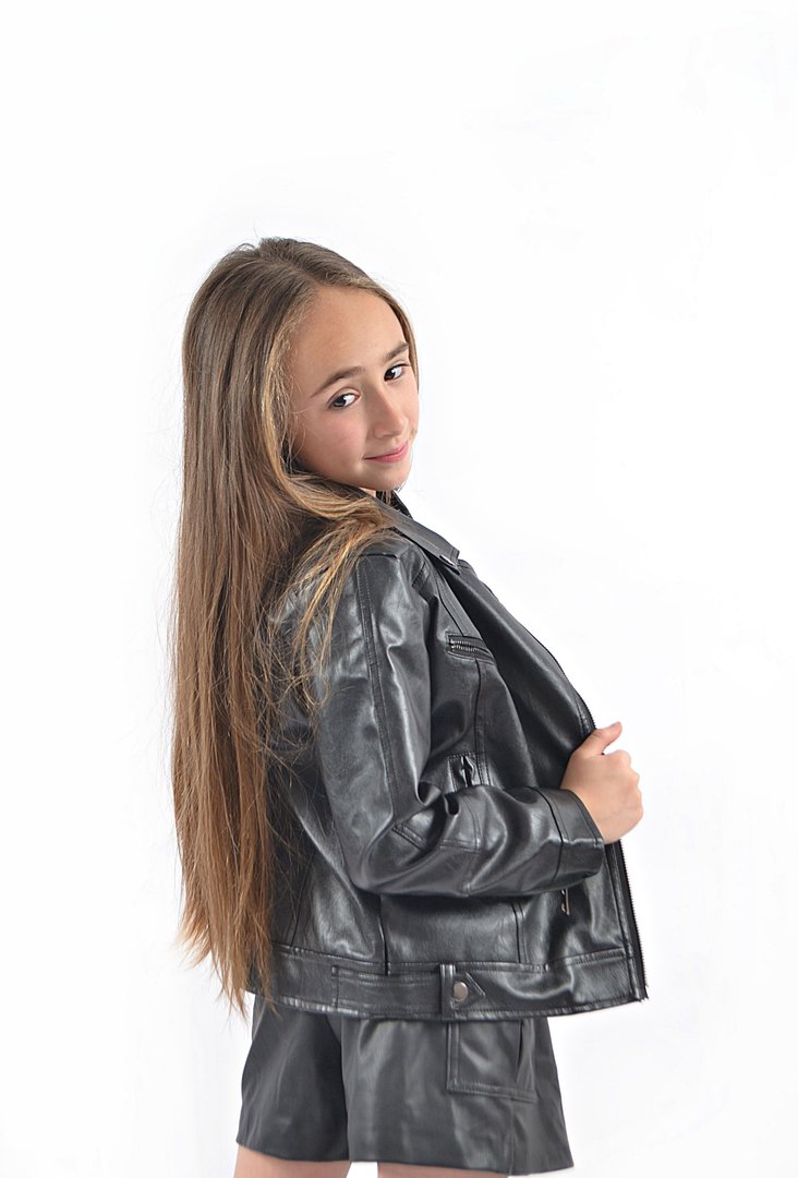Publicación de Amelie MUR en HolliModels