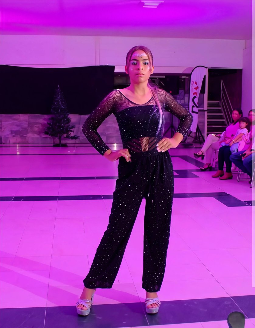 Publicación de Jeankarliz en HolliModels