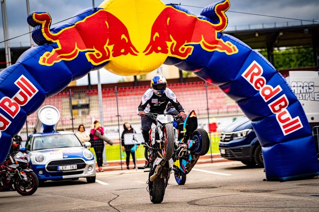 Publicación de Red Bull en HolliModels