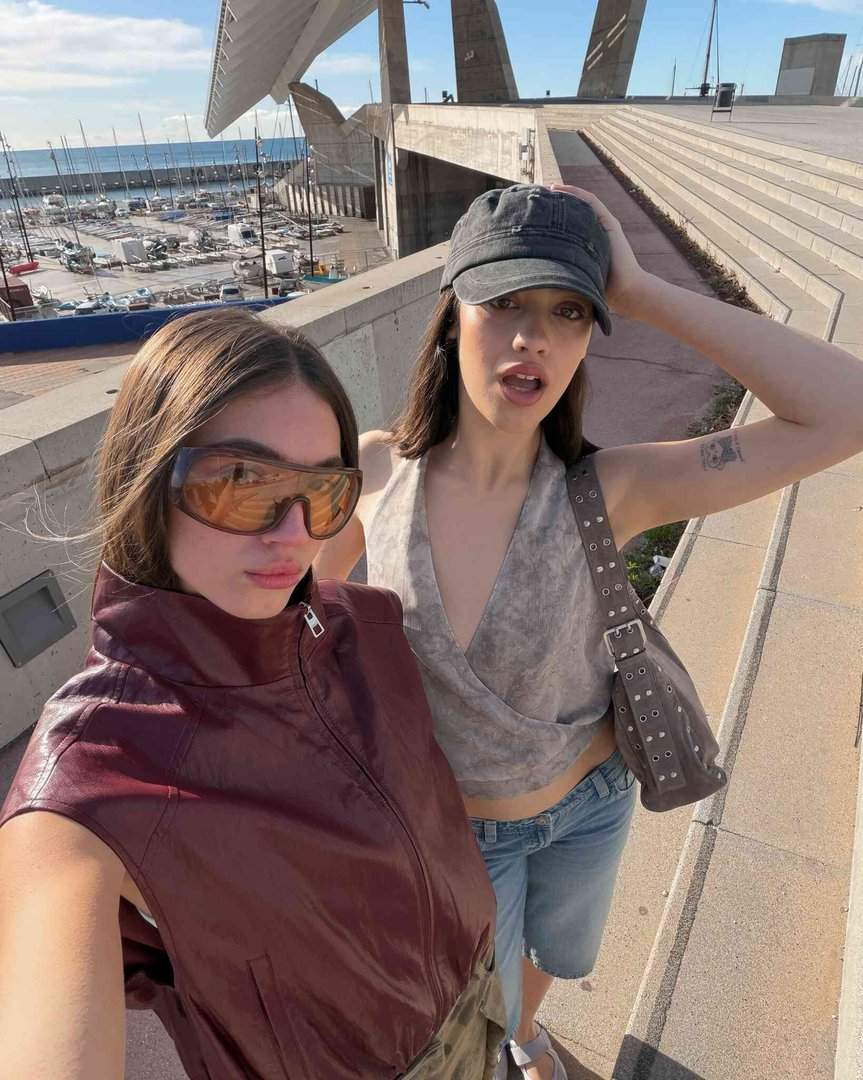 Publicación de BERSHKA en HolliModels