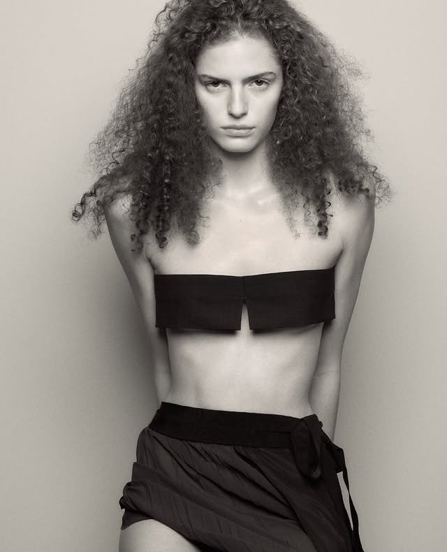 Publicación de Self Service Magazine en HolliModels