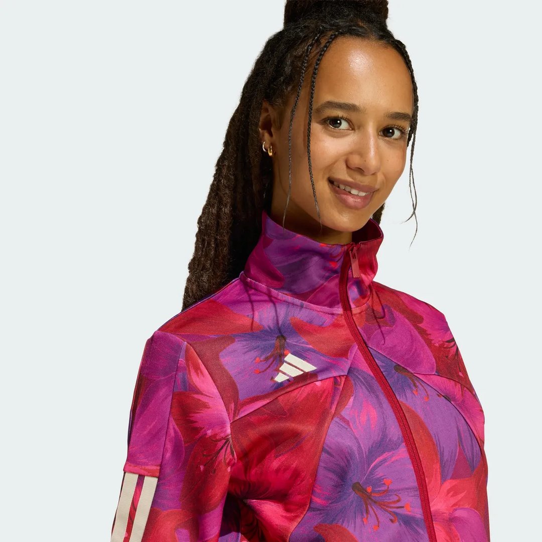 Publicación de adidas en HolliModels