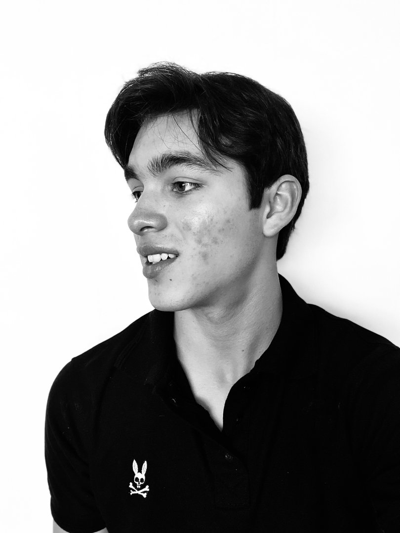 Publicación de Diego Gloria Esquivel en HolliModels