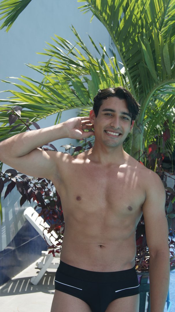 Publicación de Adam Steven Lugo Tovar en HolliModels