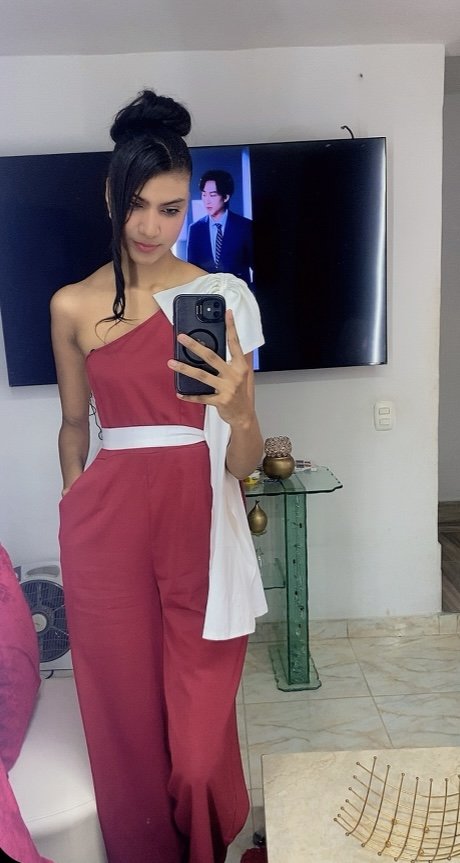 Publicación de Yinny Danitza Sandoval Suarez en HolliModels