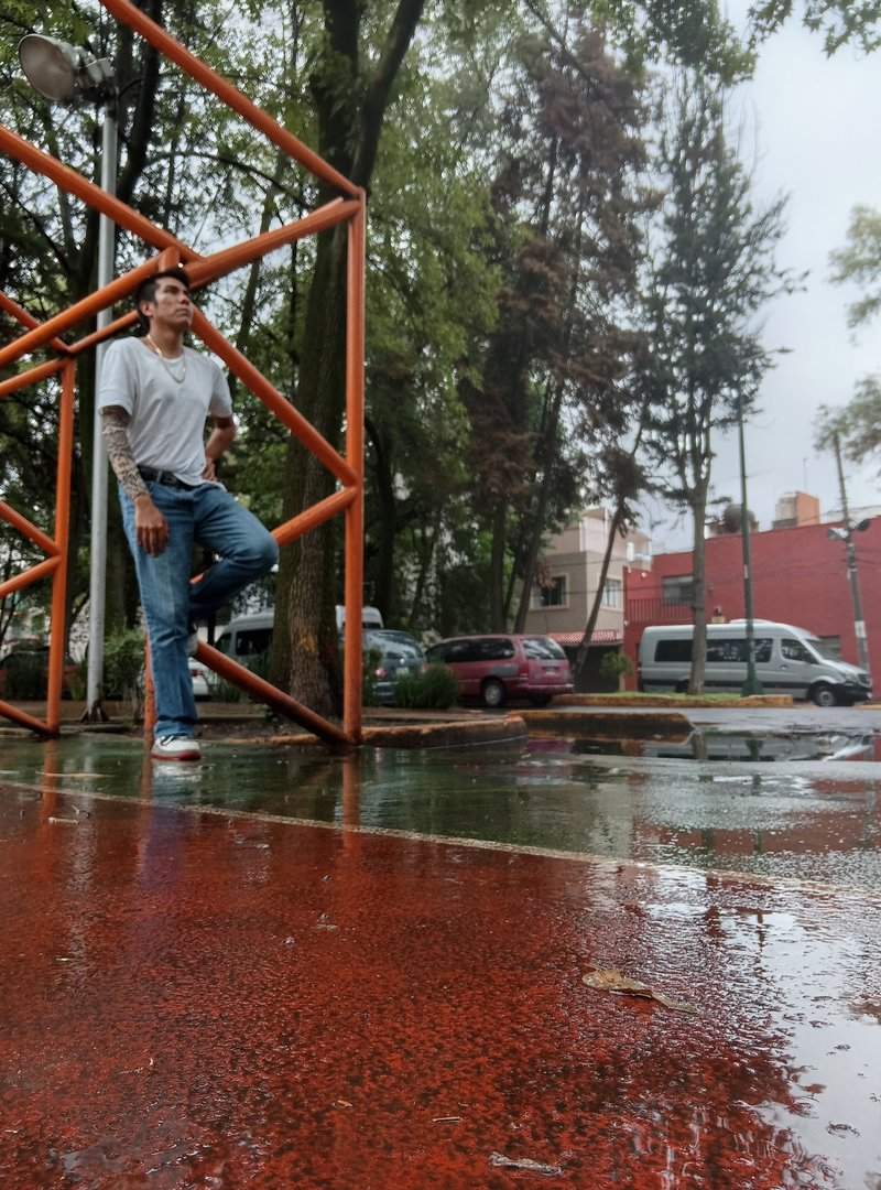 Publicación de Tristán Guzmán Lora en HolliModels