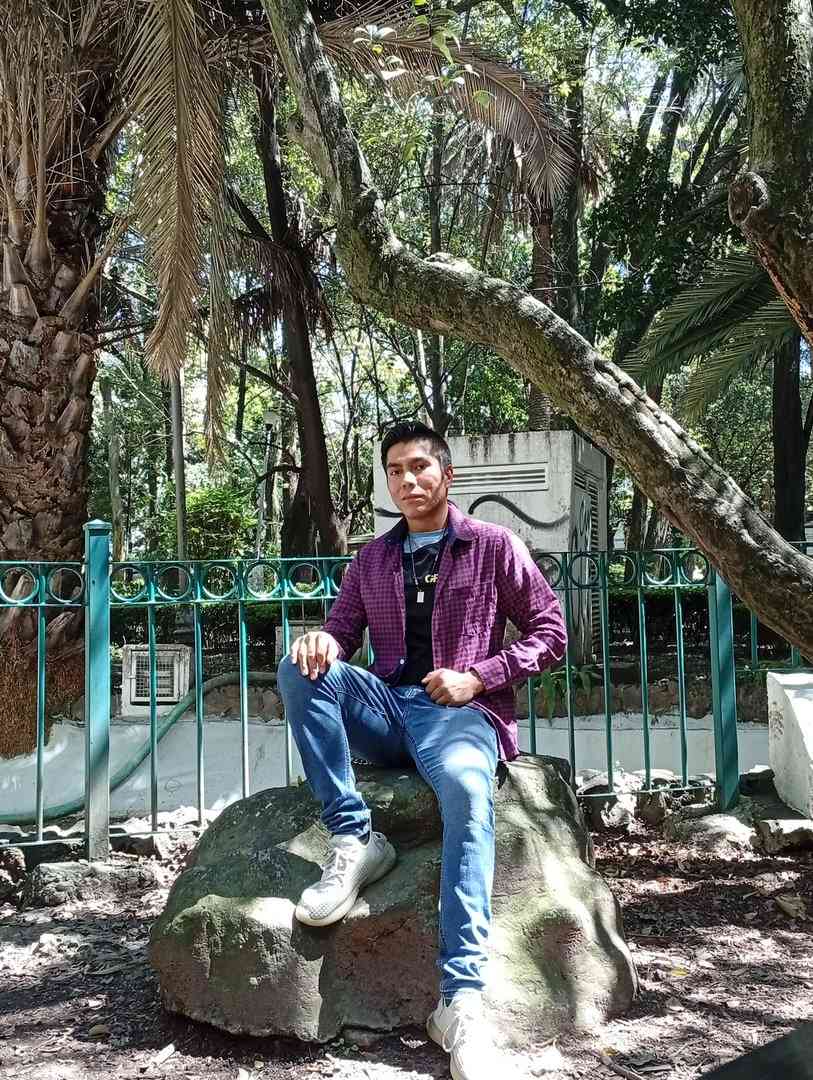 Publicación de Tristán Guzmán Lora en HolliModels