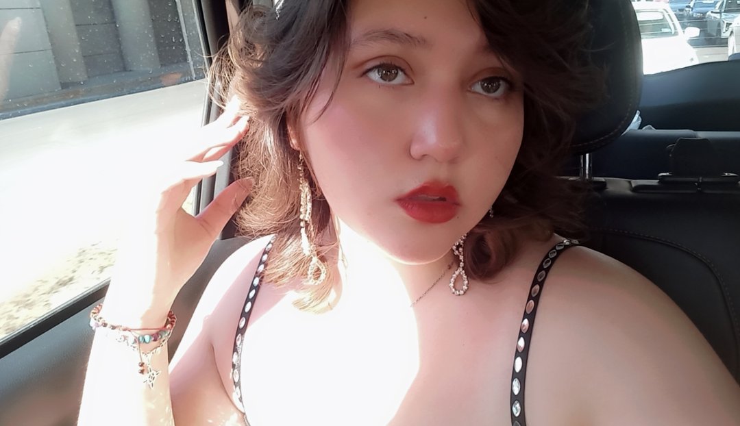 Publicación de Ayelén Montañez Salazar en HolliModels
