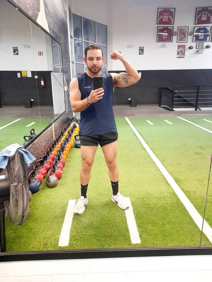 Publicación de Roberto Cisneros Mendivil en HolliModels