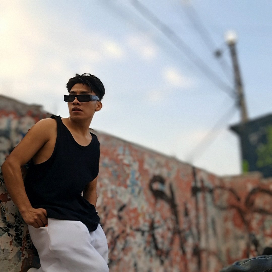 Publicación de Edwin Ramirez en HolliModels