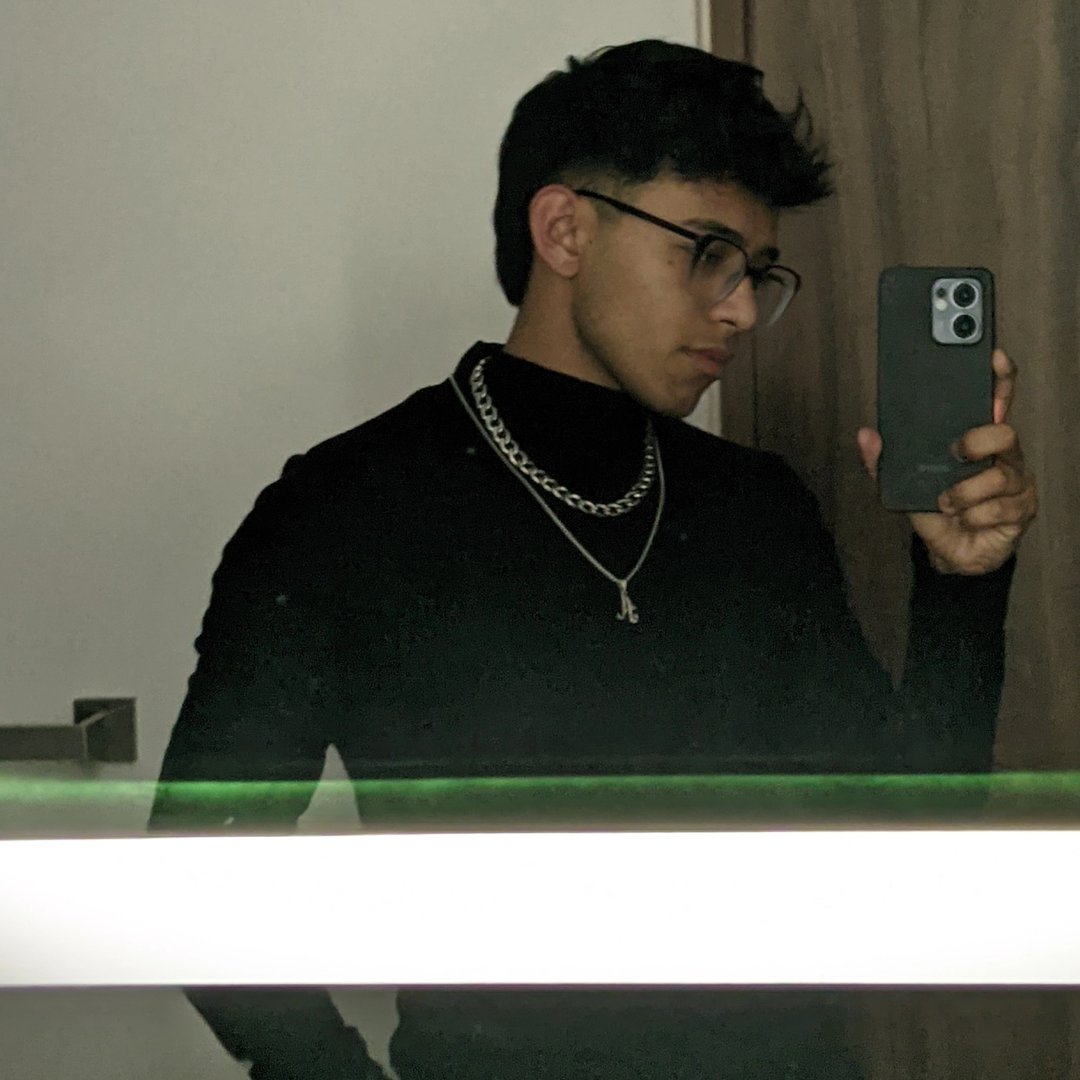 Publicación de Alejandro Torres en HolliModels