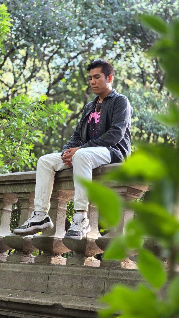 Publicación de Tristán Guzmán Lora en HolliModels