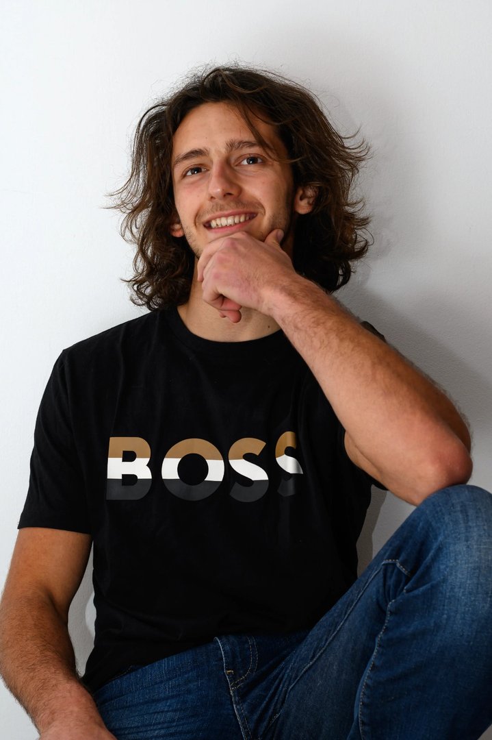 Publicación de Hugo Gil Pareja en HolliModels