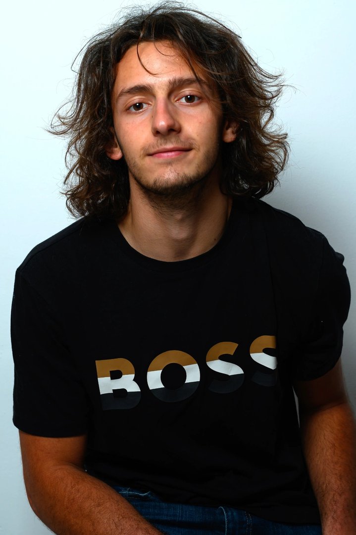 Publicación de Hugo Gil Pareja en HolliModels