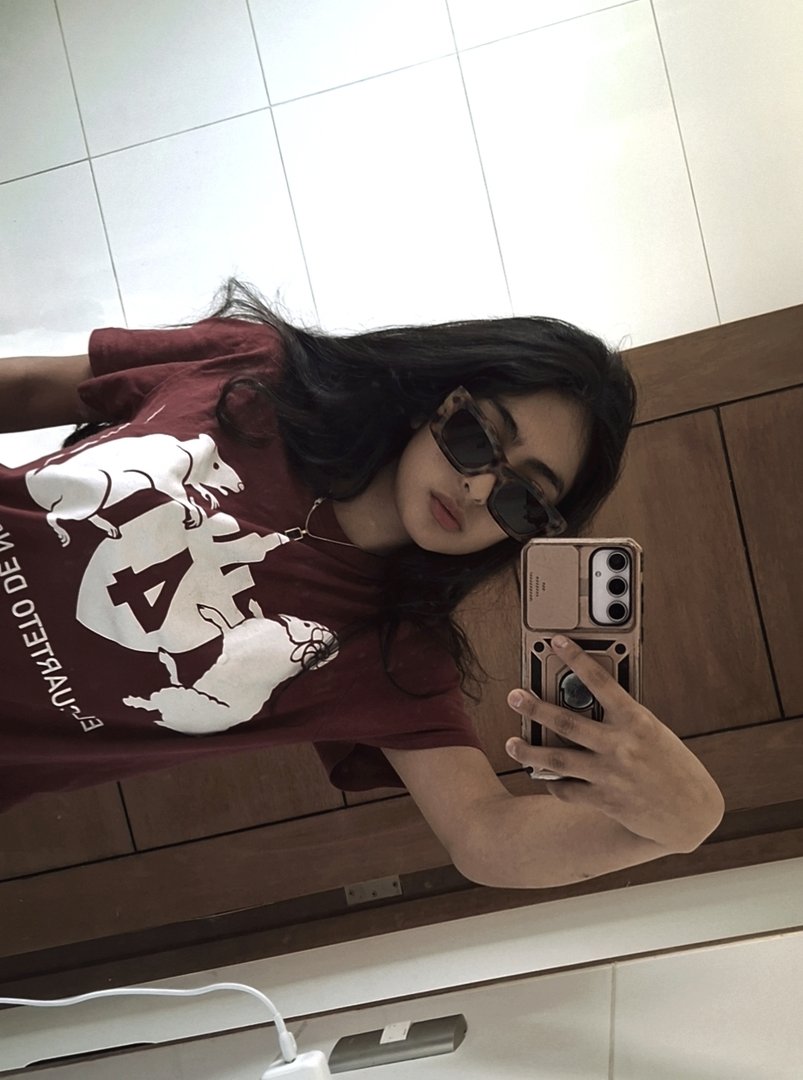 Publicación de Isabella Santillan Velez en HolliModels