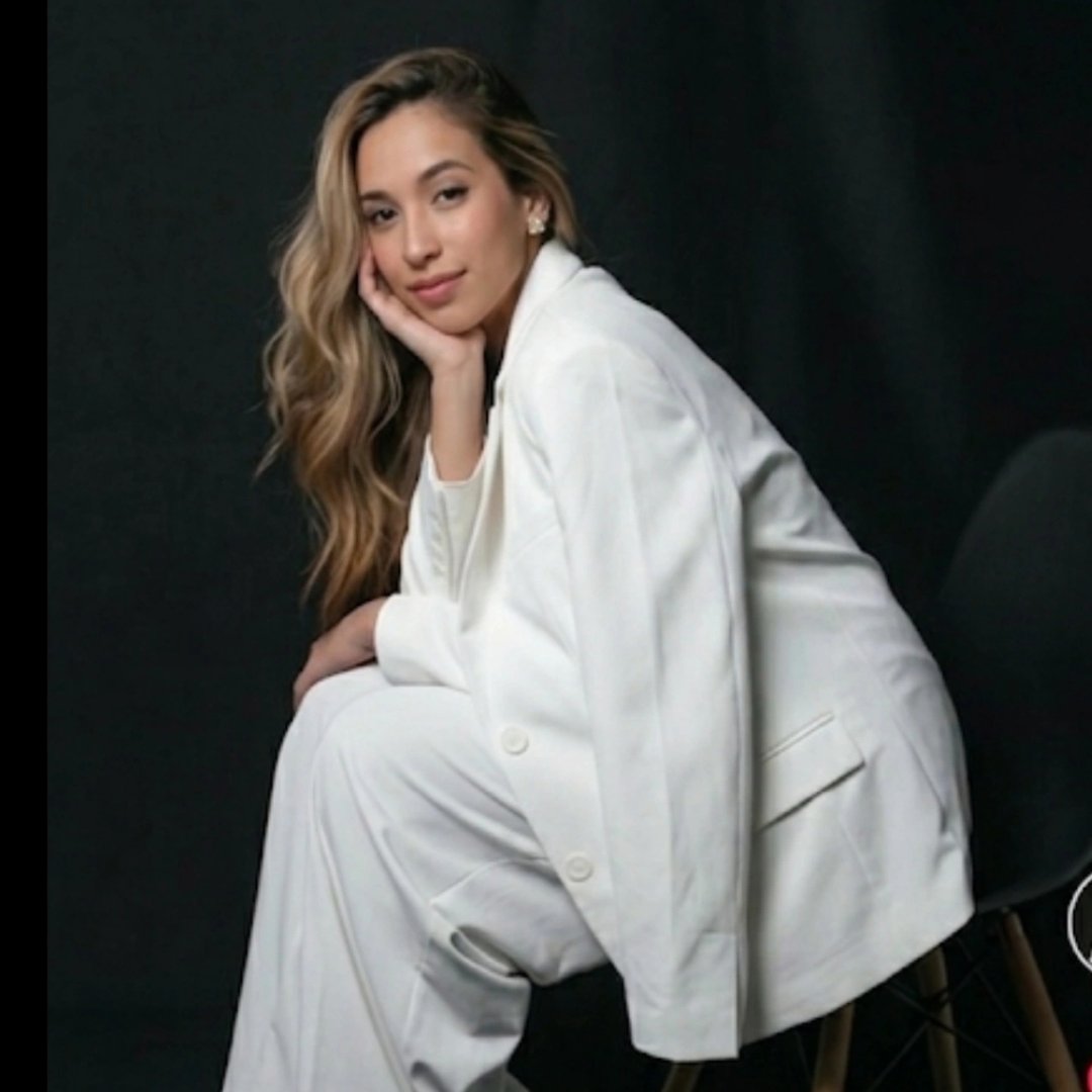Publicación de Krholl Guadagnoli en HolliModels