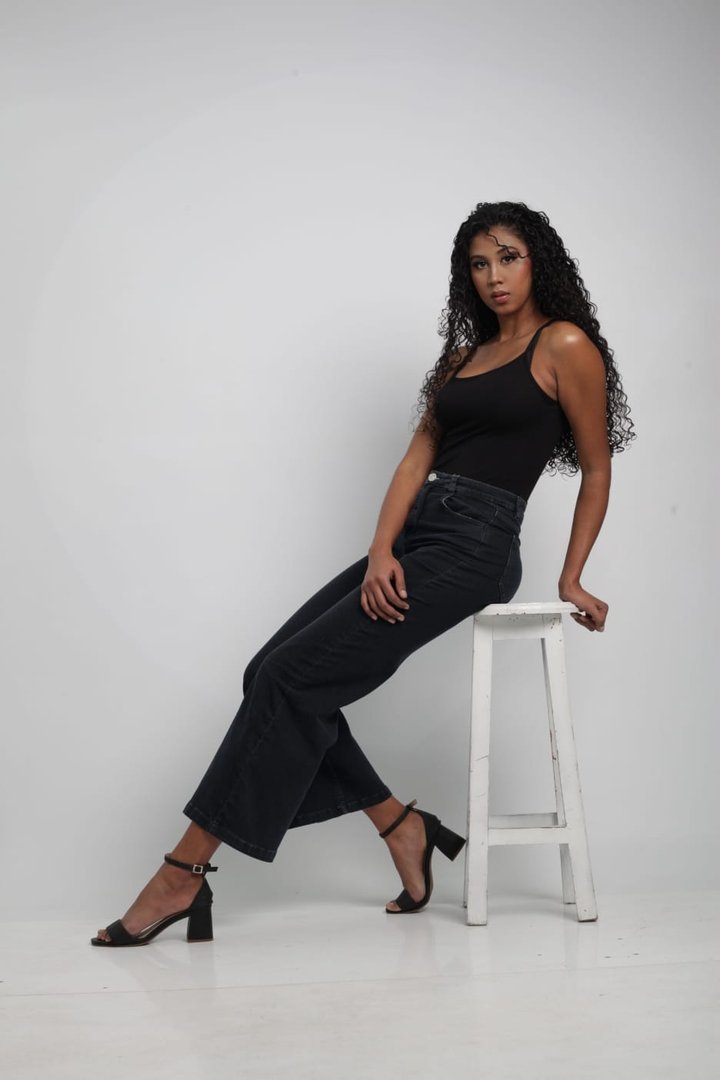 Publicación de Valeria Mendoza Rodríguez en HolliModels