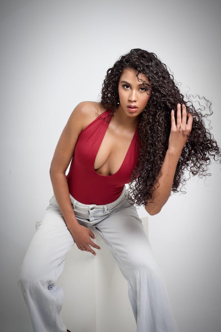 Publicación de Valeria Mendoza Rodríguez en HolliModels