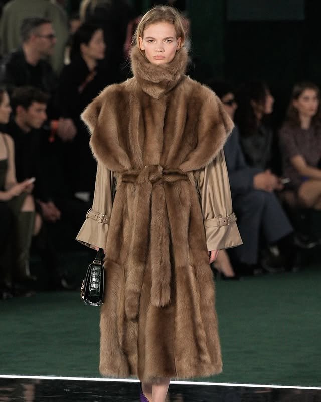Publicación de Caitlin Tamsyn Soetendal en HolliModels