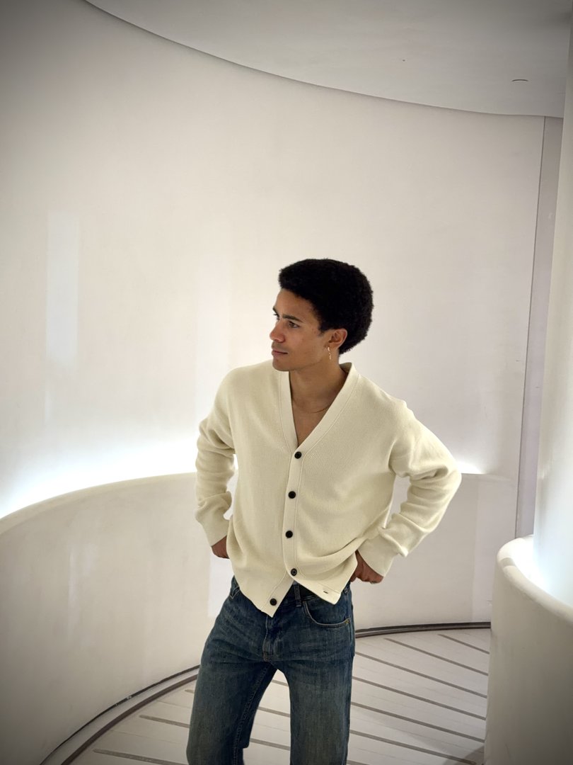Publicación de Alejandro Pérez Bouza en HolliModels