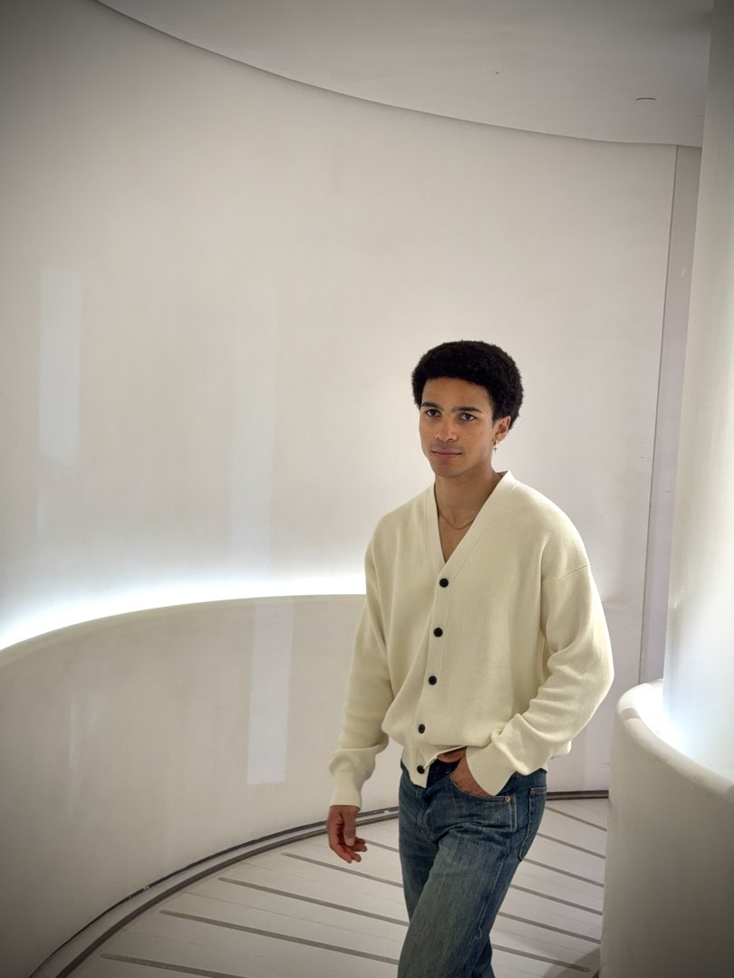 Publicación de Alejandro Pérez Bouza en HolliModels