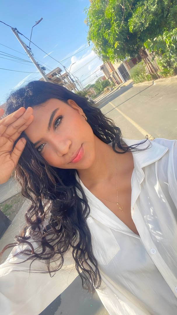 Publicación de Yinny Danitza Sandoval Suarez en HolliModels