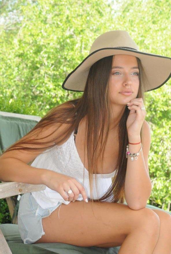 Publicación de Olivia en HolliModels