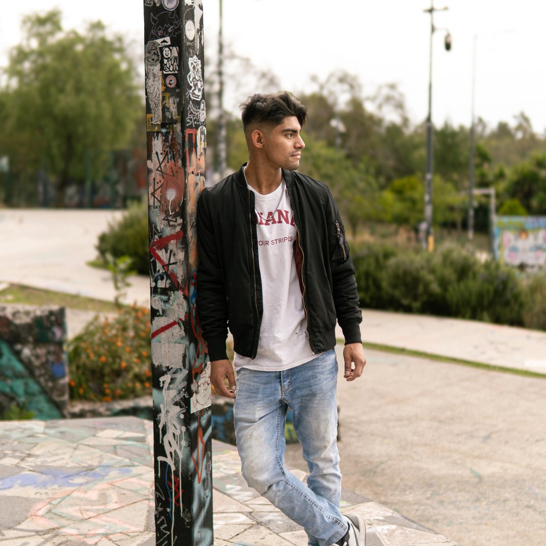 Publicación de Julio Ivan Pio Enriquez en HolliModels