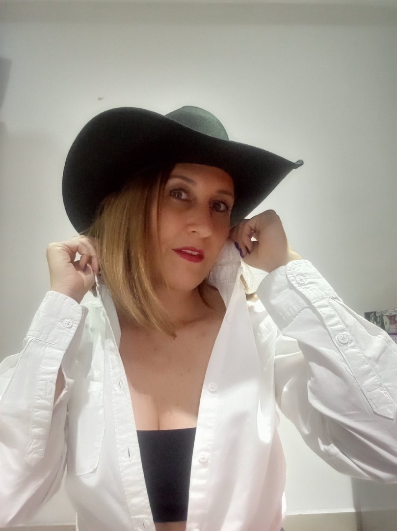 Publicación de Johanna Fernández sierra en HolliModels
