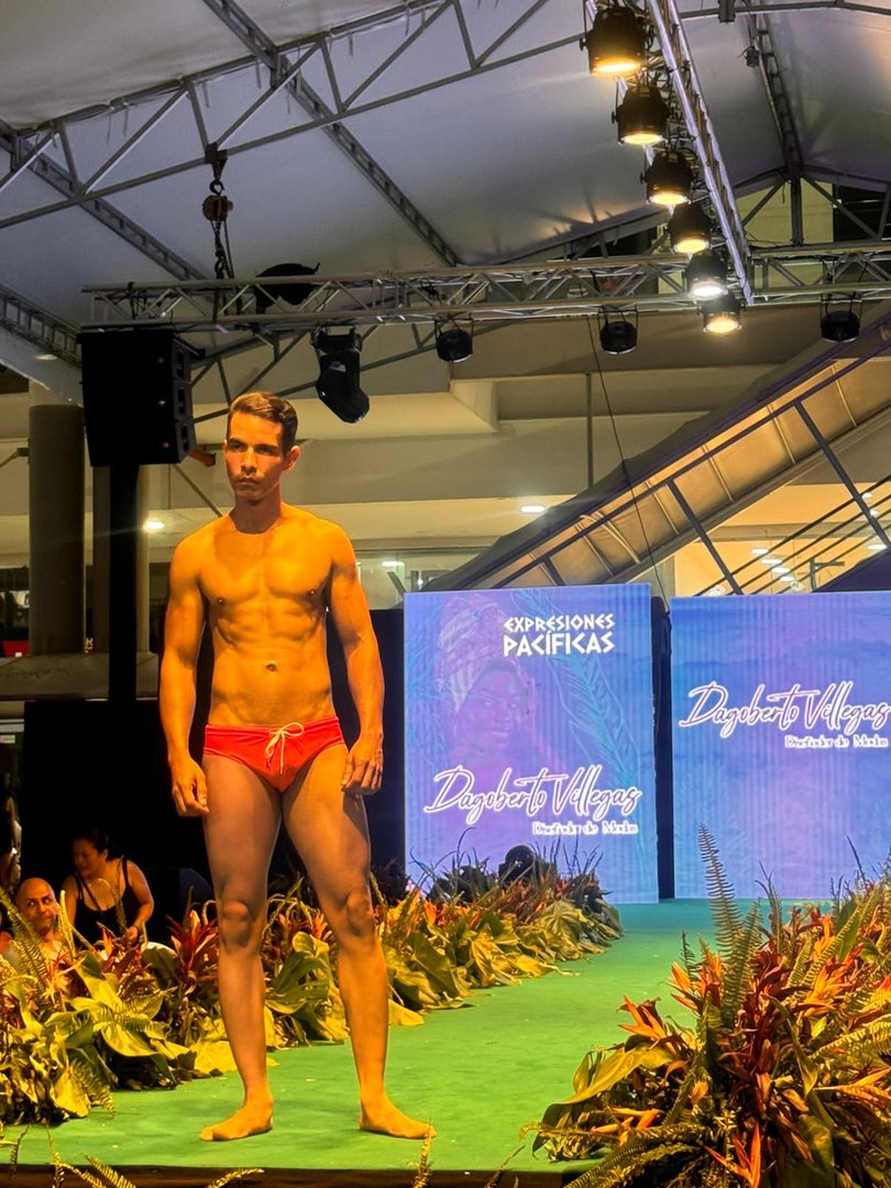 Publicación de John Gonzalez Viera en HolliModels