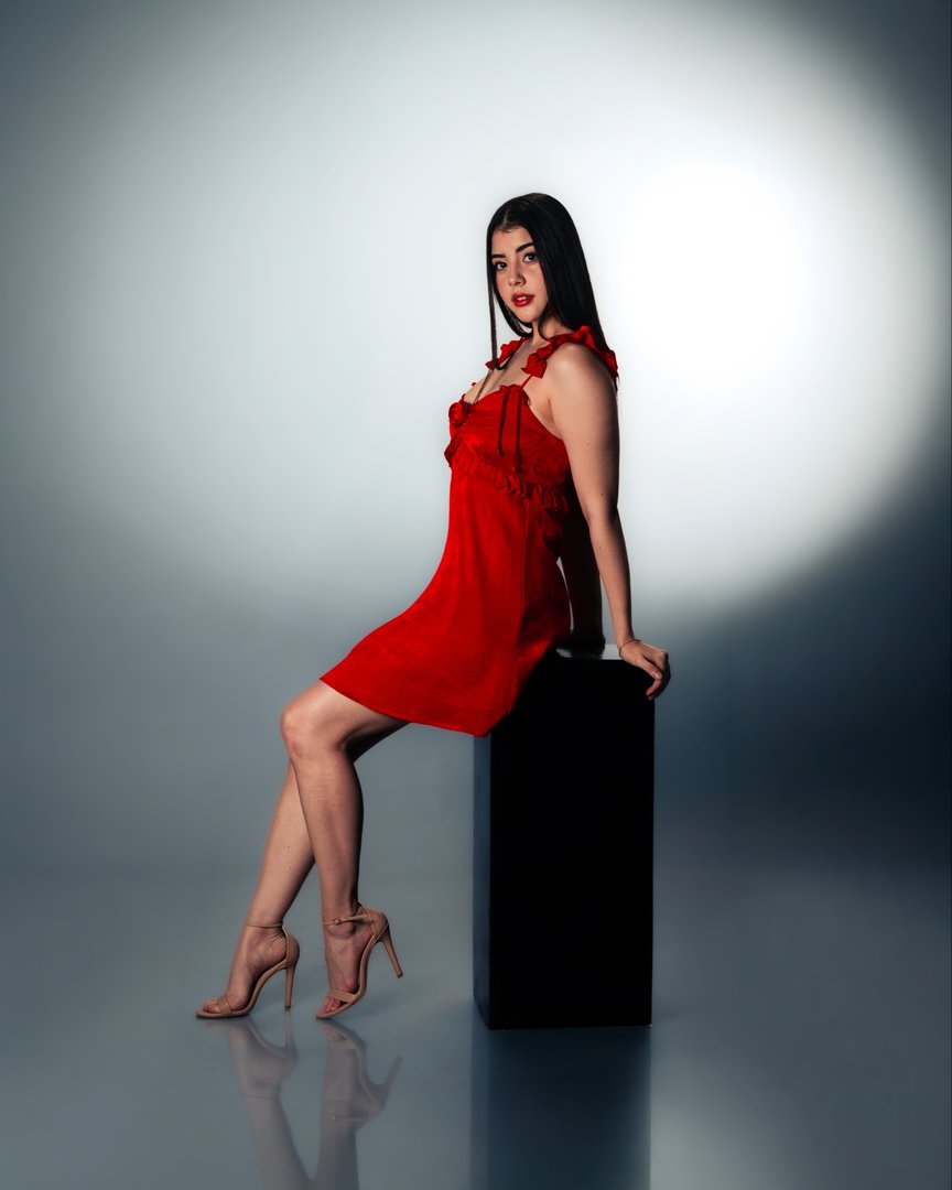 Publicación de Perla Vega en HolliModels