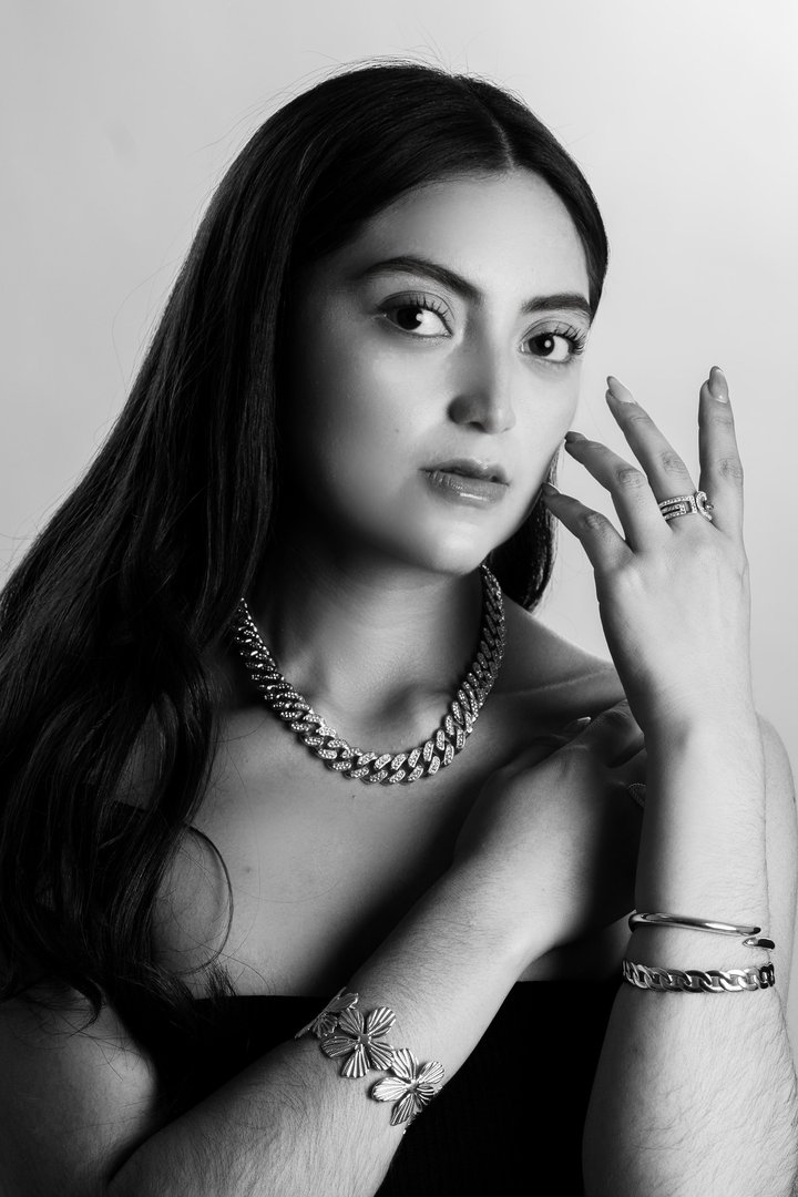 Publicación de Zhania Gallegos en HolliModels