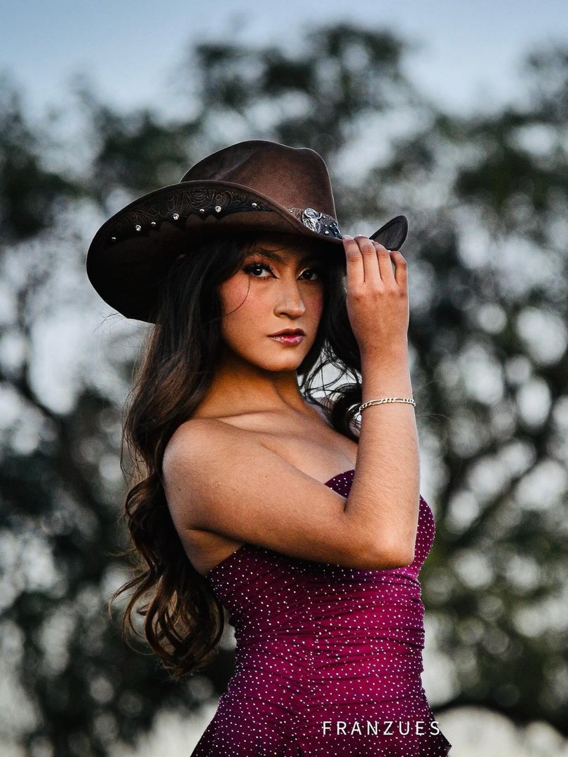 Publicación de Ana Kimberly en HolliModels