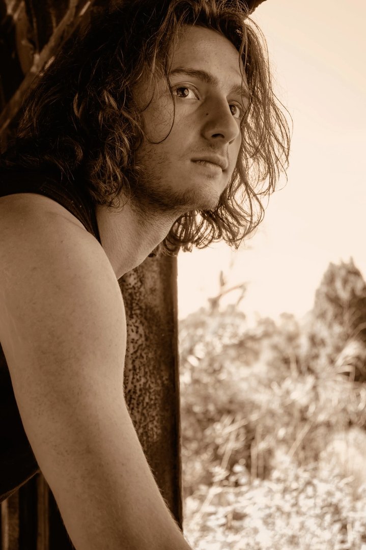 Publicación de Hugo Gil Pareja en HolliModels