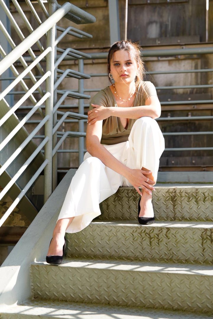 Publicación de June en HolliModels