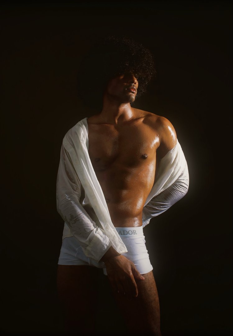 Publicación de Moises Eliezer Agreda Miranda en HolliModels