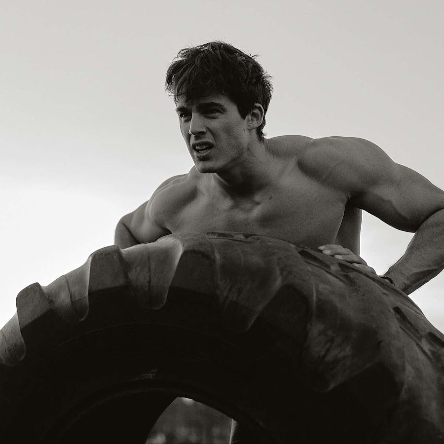 Publicación de Pieto Boselli en HolliModels