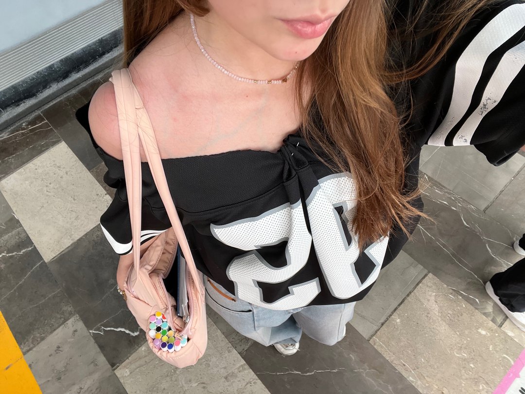 Publicación de 𝓣𝓪𝓷𝓲𝓪 𝓝𝓪𝓻𝓿𝓪́𝓮𝔃 en HolliModels