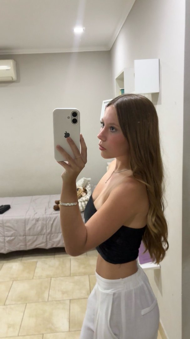 Publicación de Aythana Sieb Urruti en HolliModels