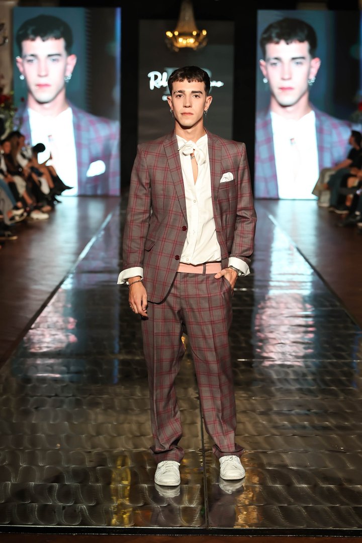 Publicación de Santiago Lamadrid en HolliModels