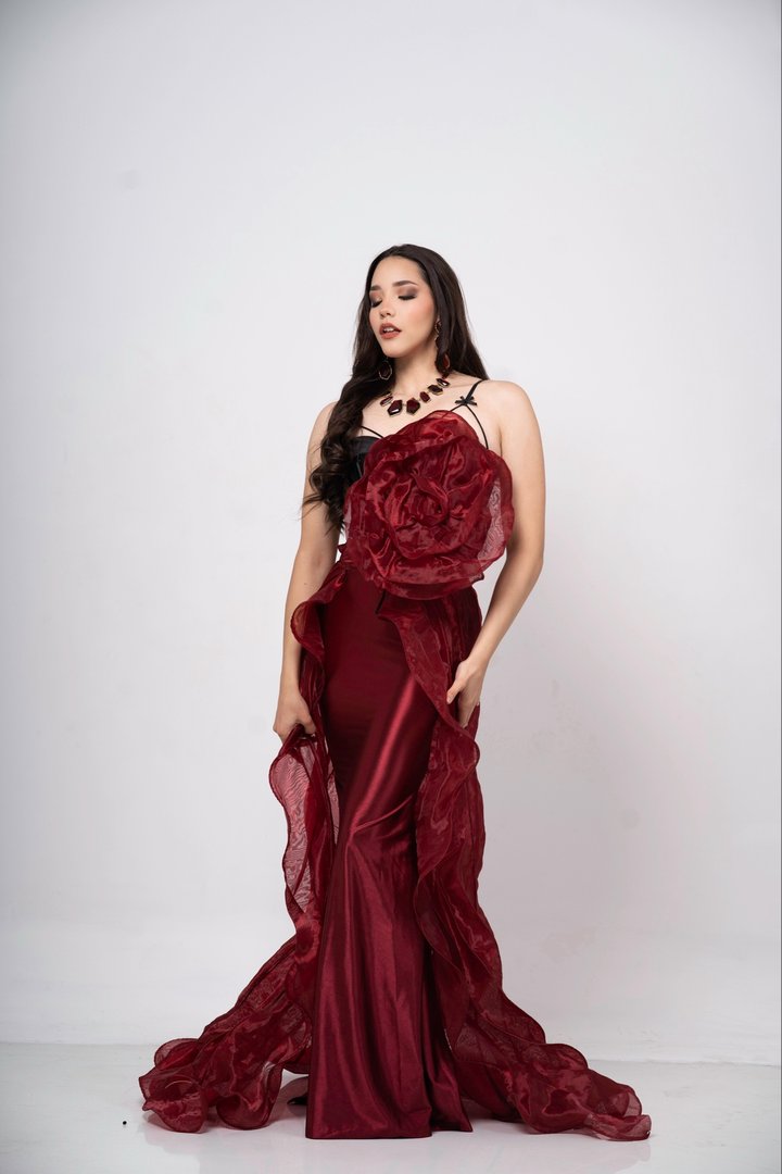 Publicación de Sarah Arámbula en HolliModels