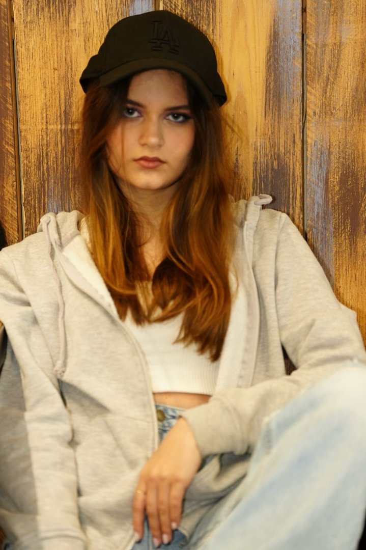 Publicación de June en HolliModels