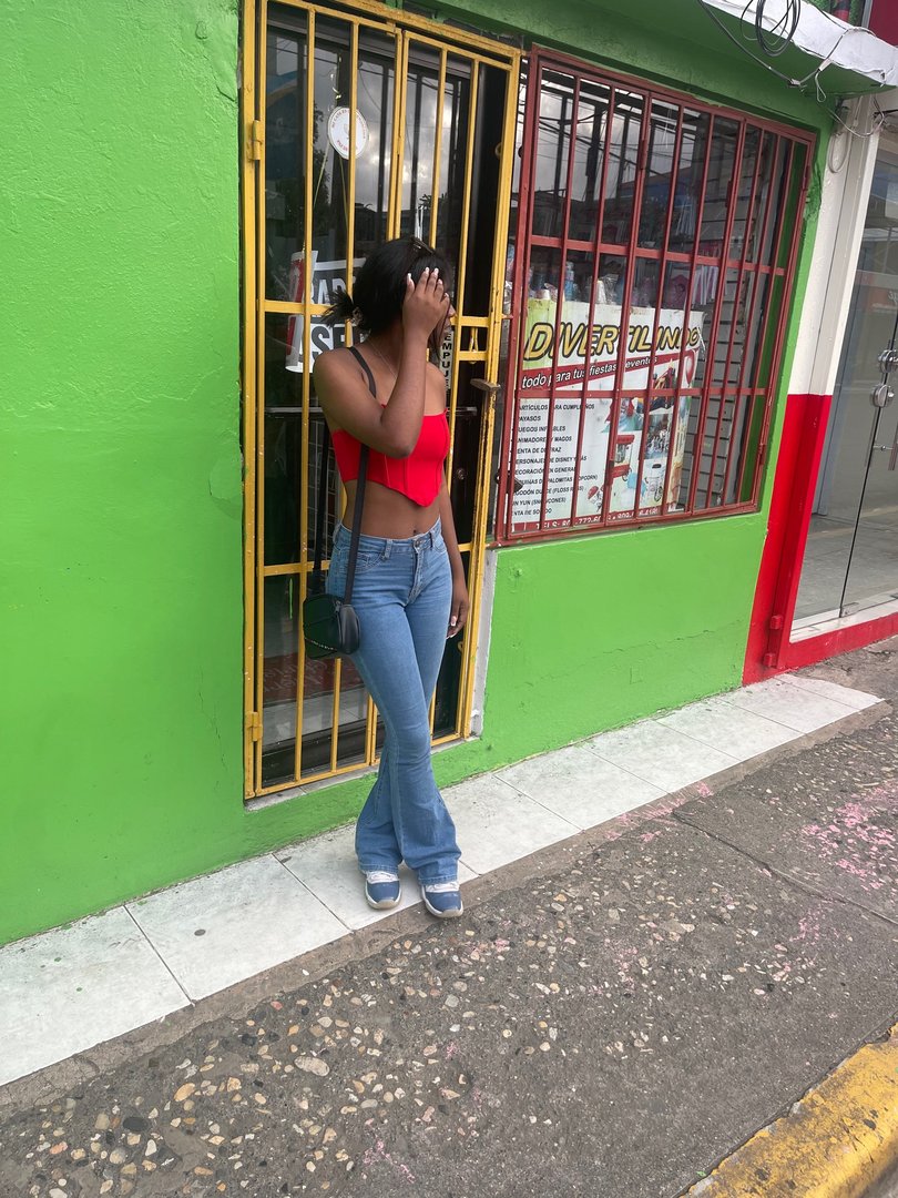 Publicación de Nicoleꨄ en HolliModels