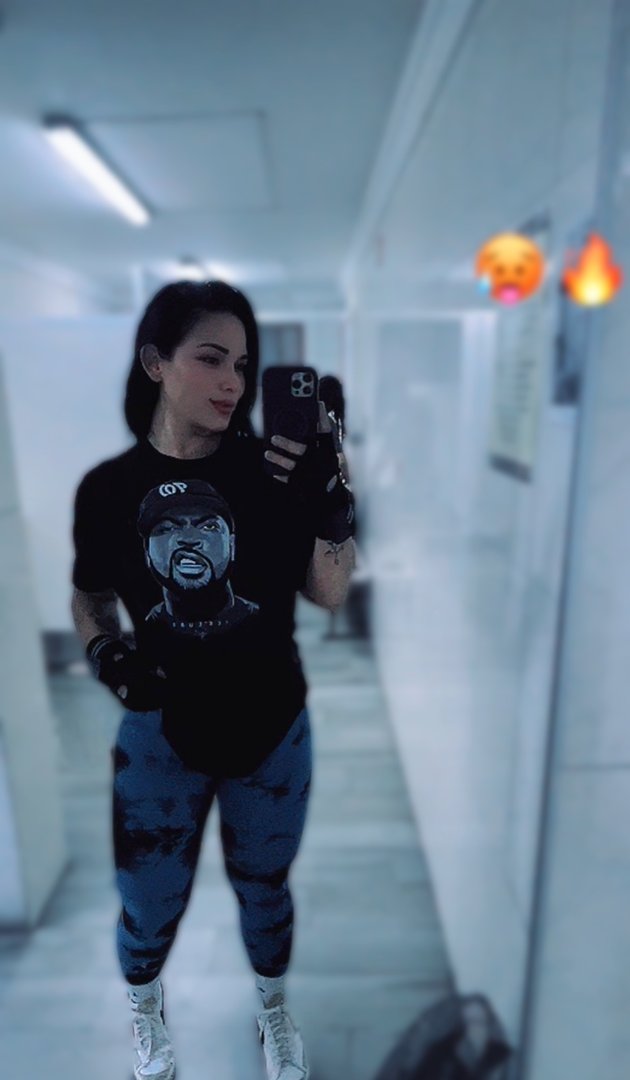 Publicación de Brenda Montero en HolliModels